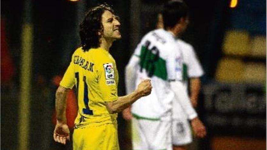 Gerard Bordas, celebra un gol a l&#039;Elx amb la samarreta del Vila-real B la temporada passada.