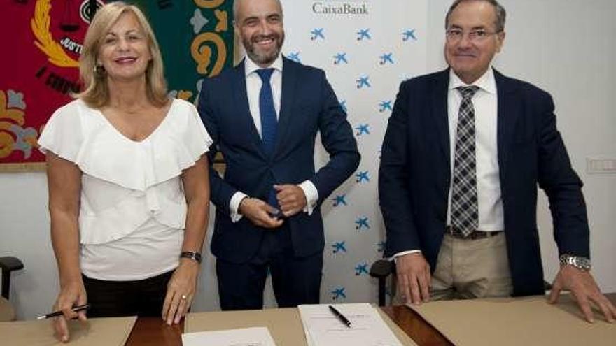 CaixaBank ofrece servicios ventajosos a los graduados sociales coruñeses