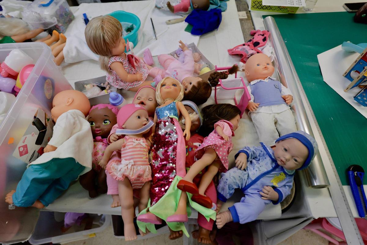 El taller de Càritas Mallorca donde se reparan los sueños para la Noche de Reyes