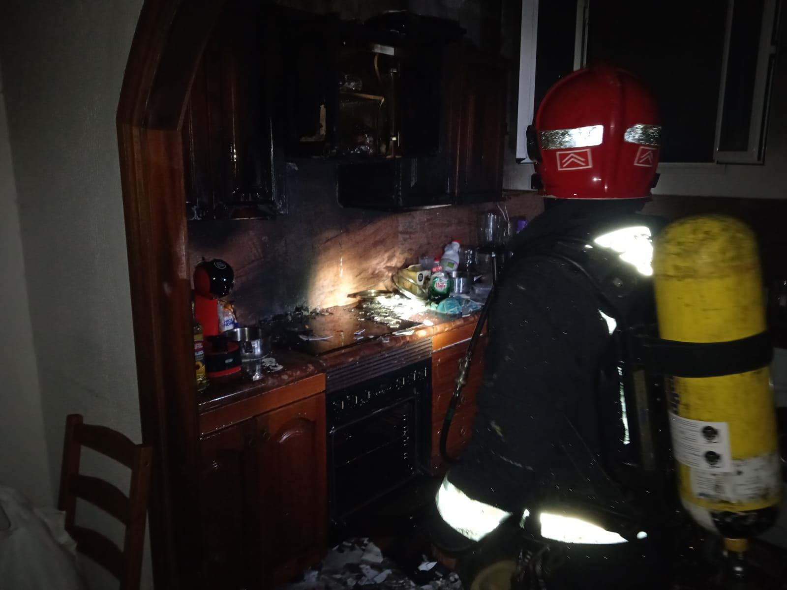 Incendio en una cocina del barrio de Arenales (09/12/2021)