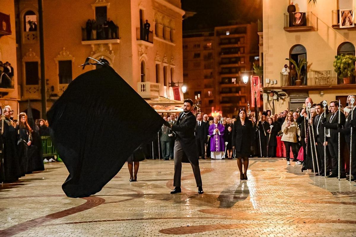 Viernes Santo en Elche: Así ha sido la "Trencà del Guió" Viernes Santo en Elche: Así ha sido la "Trencà del Guió"