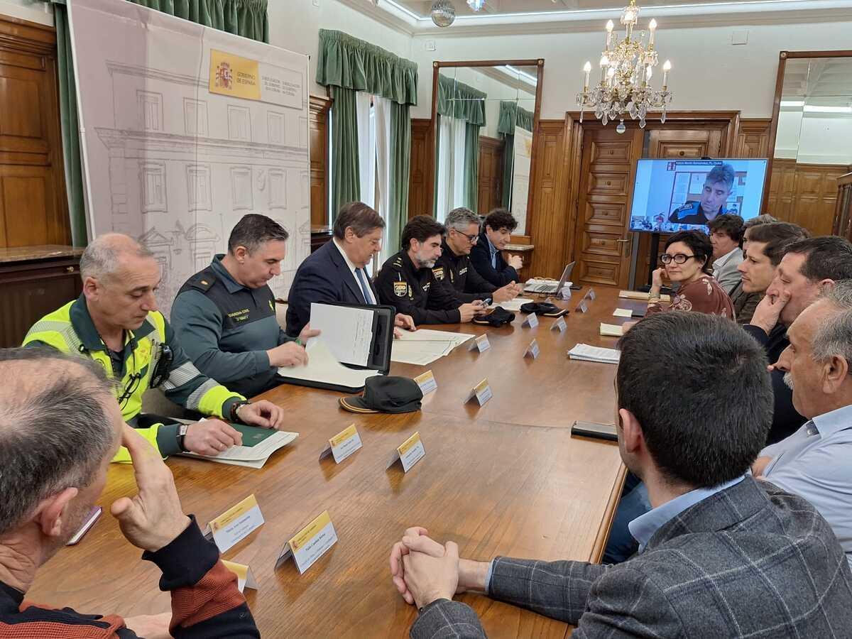 Reunión del subdelegado del Gobierno con representantes municipales, de emergencias y cuerpos de seguridad ante el eclipse