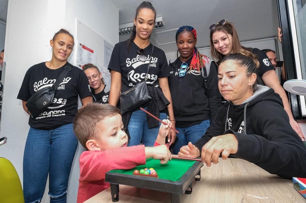 Visita del Rocasa al Hospital Universitario Materno Infantil de Gran Canaria.