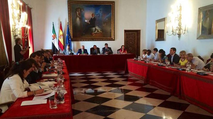 La Diputación de Cáceres eleva a 14 millones de euros la inversión destinada a la red viaria
