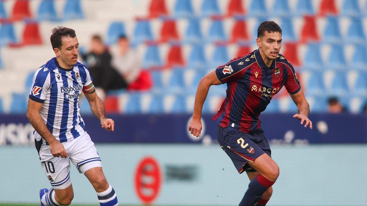 Matías Moreno ante la Real Sociedad.