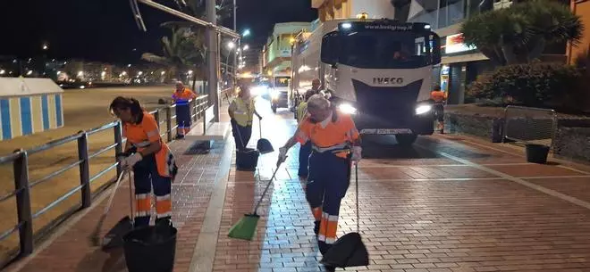 Limpieza en Las Canteras tras la Noche de San Juan 2026