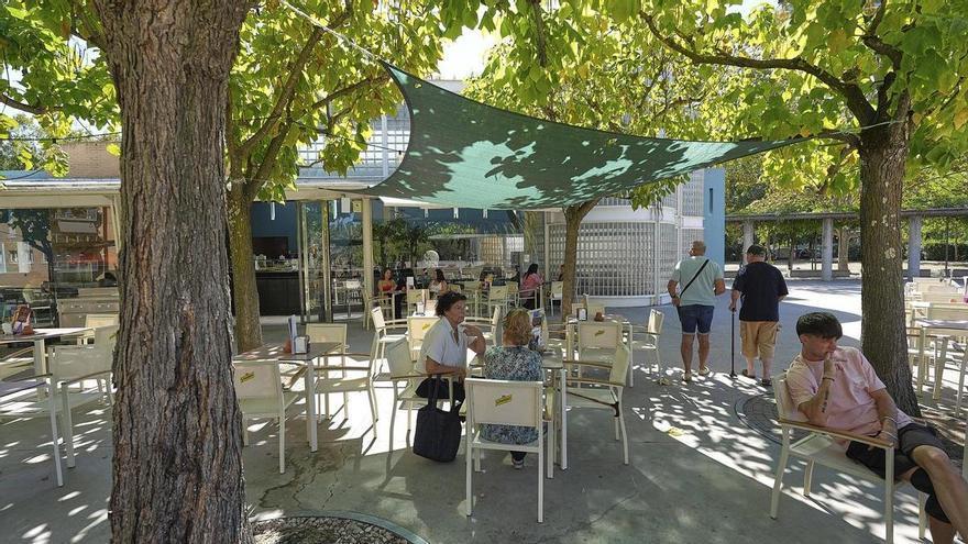 El bar del parc del Migdia de Girona continua obert tot i tenir la concessió extingida