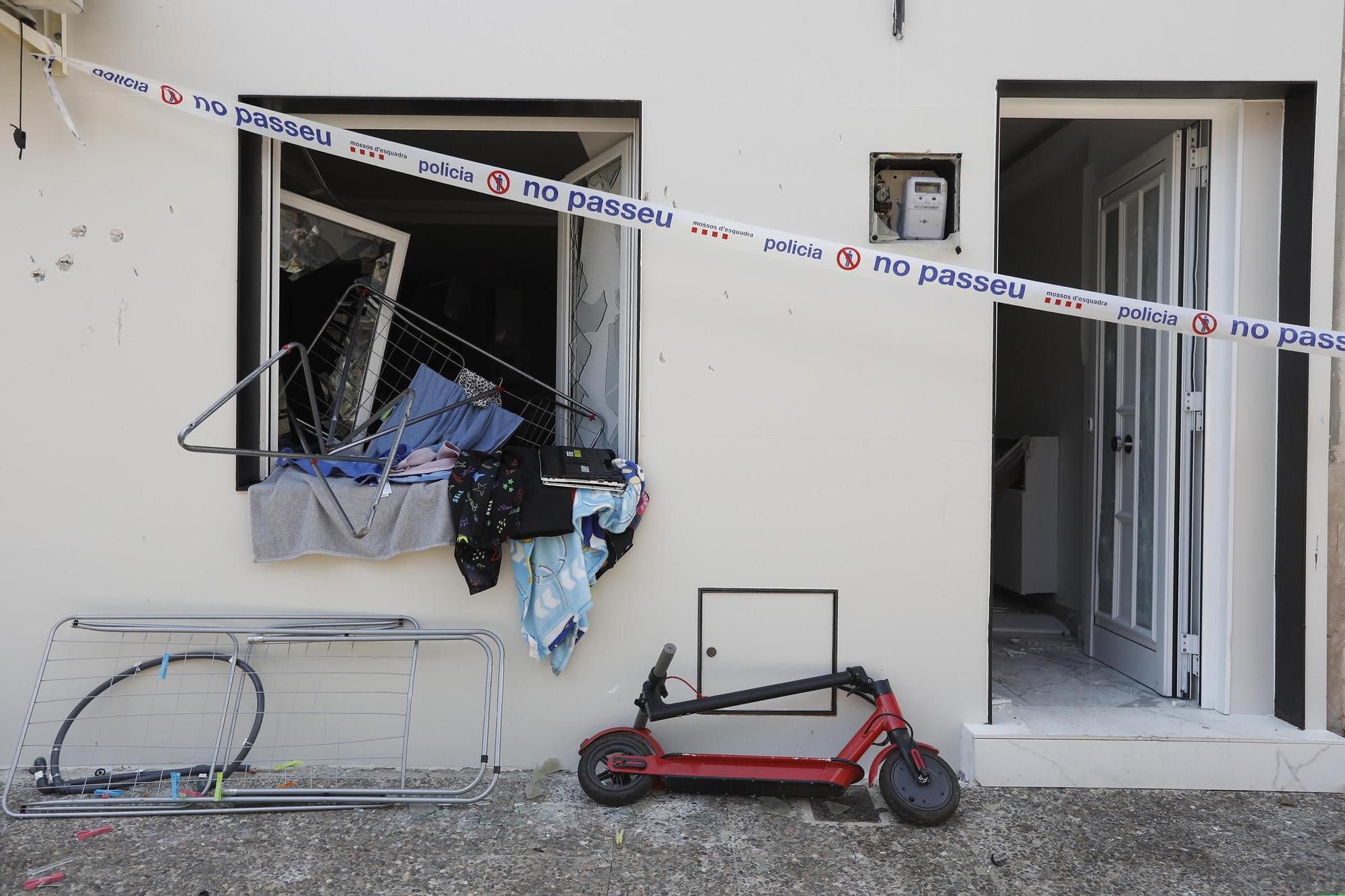 Les imatges de la destrossa de la casa del presumpte autor del tiroteig mortal de la Font de la Pólvora