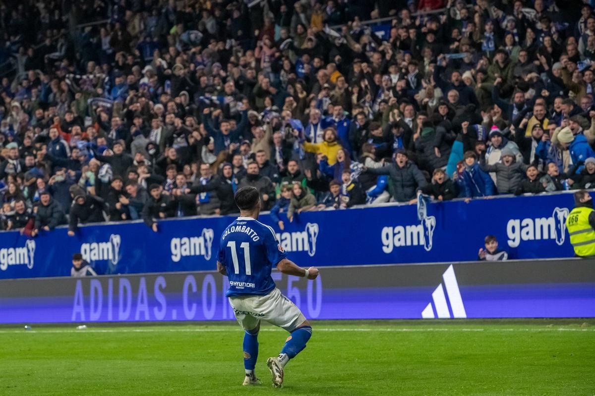 Colombatto, futbolista del Oviedo, celebra un gol este curso en el Carlos Tartiere.
