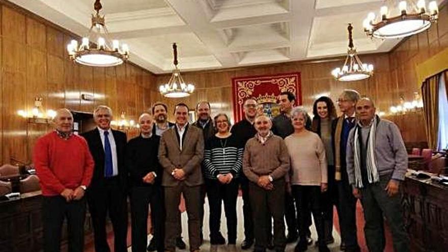 Los representantes de las Casas de Zamora en España, durante su visita a la Encarnación.