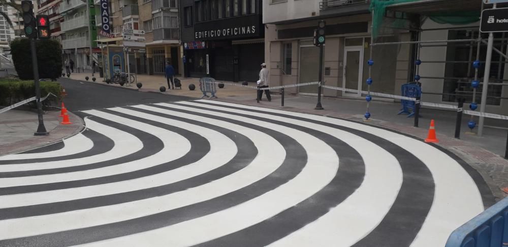 Así ha quedado pintado el paso de cebra del final de la calle Ruzafa