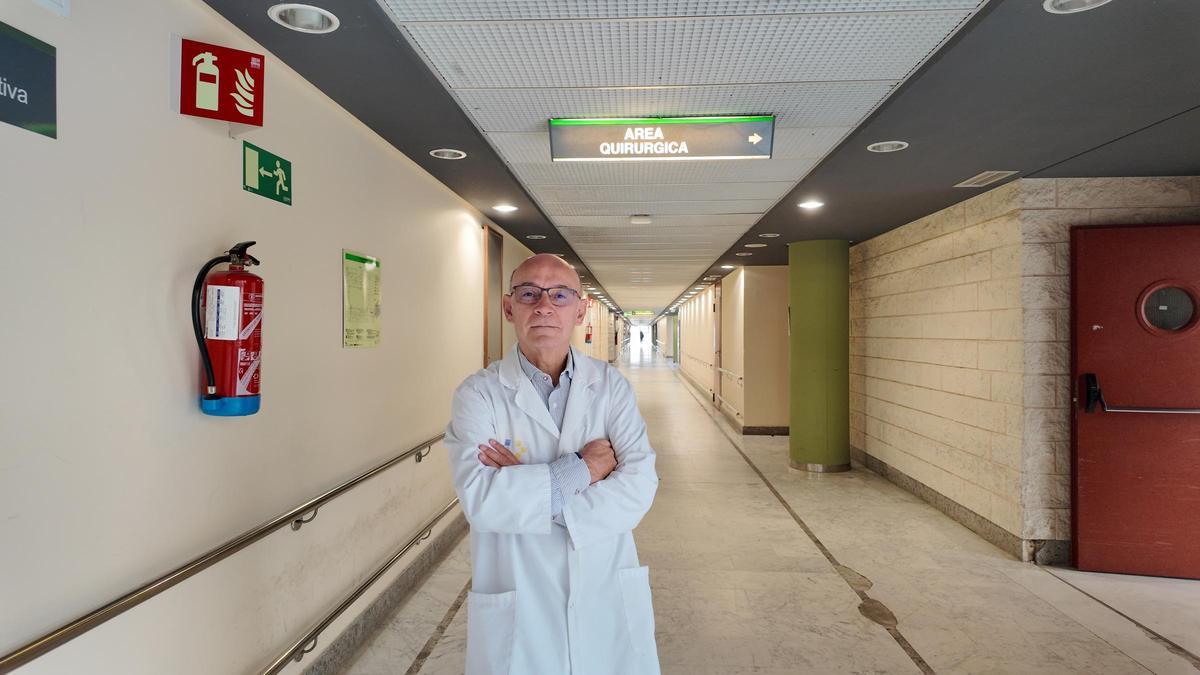 El doctor Francisco Cruz, en el servicio de Cirugía General y del Aparato Digestivo del Doctor Negrín.
