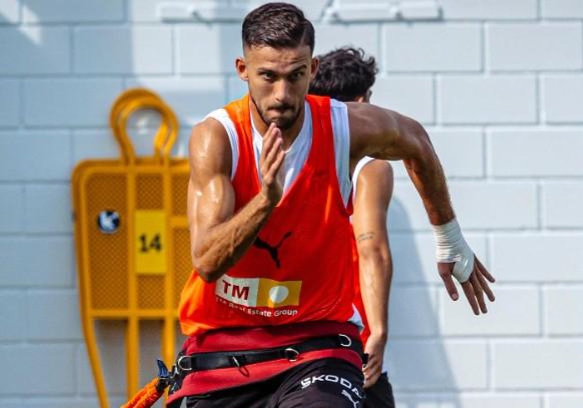 José Copete, en un entrenamiento del Valencia en la Ciutat Esportiva