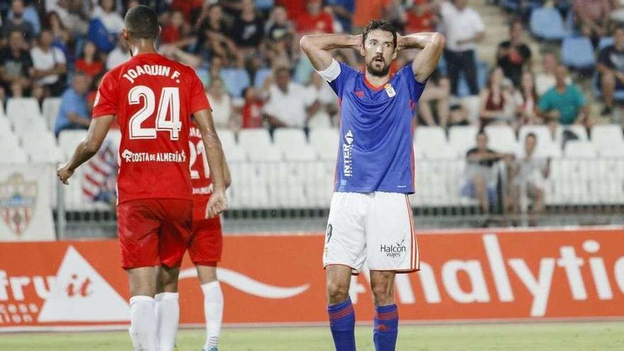 Toché se lamenta durante el partido del sábado ante el Almería en el Estadio de los Juegos Mediterráneos.