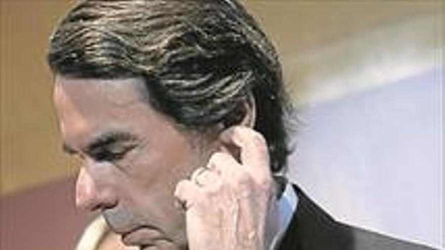 Aznar alerta de una triple «desvertebración» de España