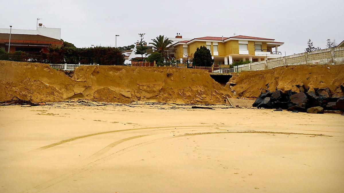Una de las zonas afectadas en la playa de El Portil.
