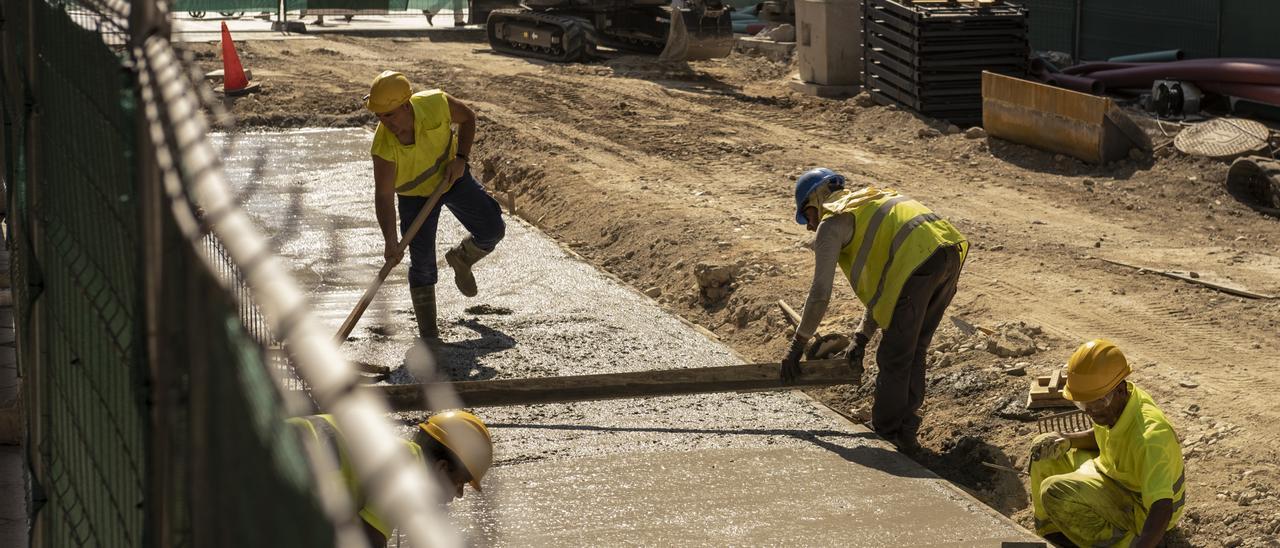 Obreros del sector de la construcción en Ourense