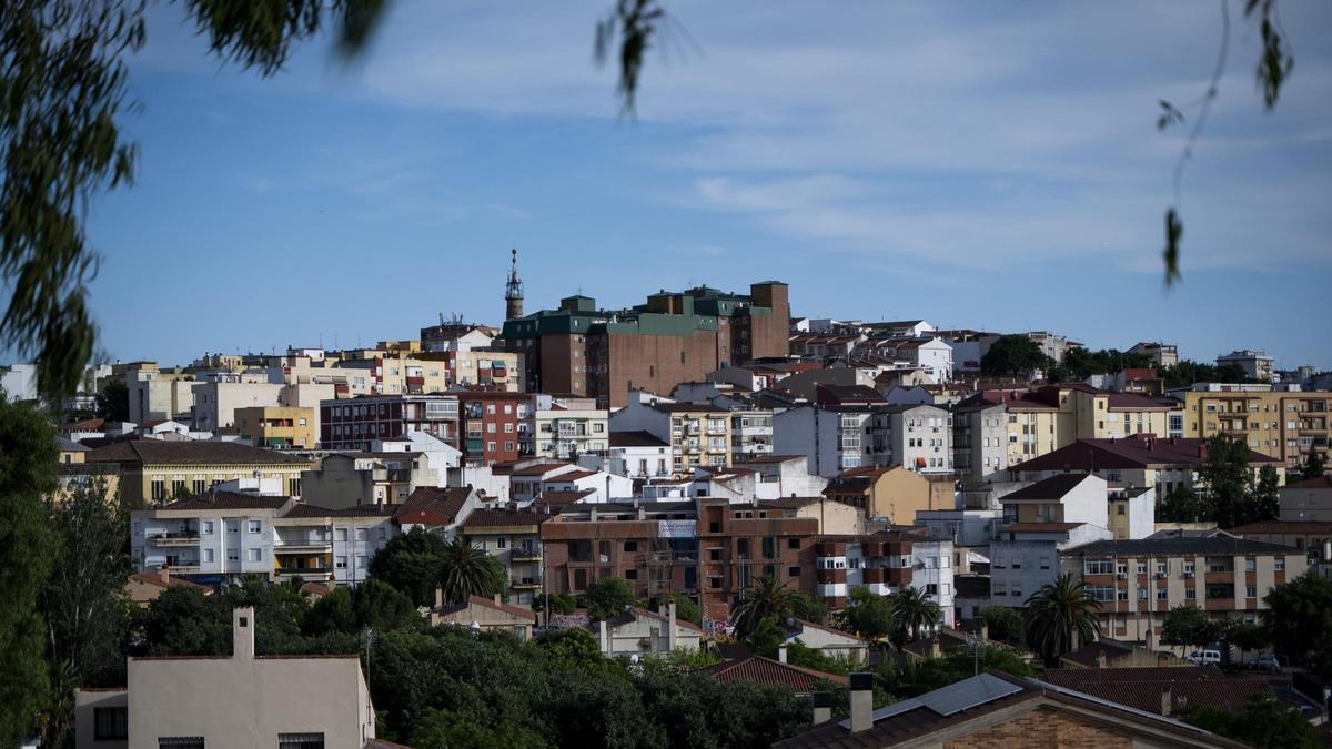 Vista panorámica de Cáceres, en una imagen de archivo del mercado residencial en Extremadura.