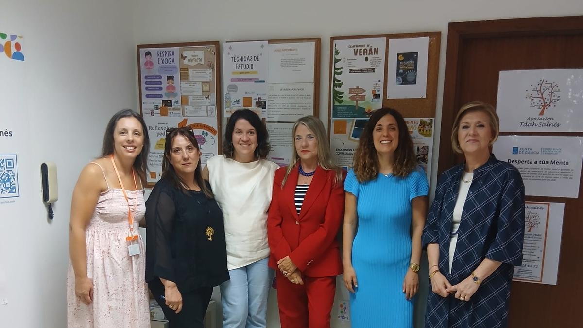 Un momento de la visita a la asociación.