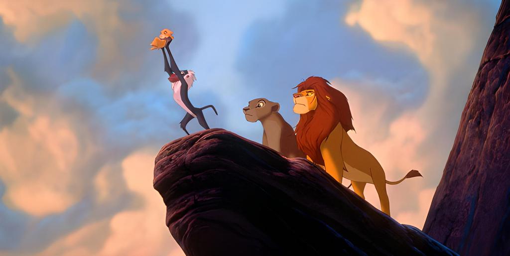 Mítica escena del Rey León, sobre su famosa piedra