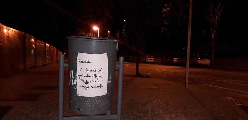 Cendrers casolans al carrer perquè no es llancin les burilles a terra