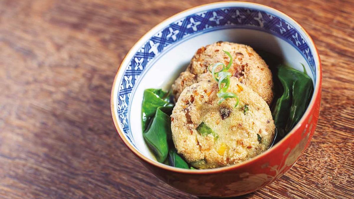 ¿Qué es y cómo se cocina el 'ganmodoki', un buñuelo de tofu con verduras? El maestro Hideki Matsuhisa (Koy Shunka) te lo cuenta