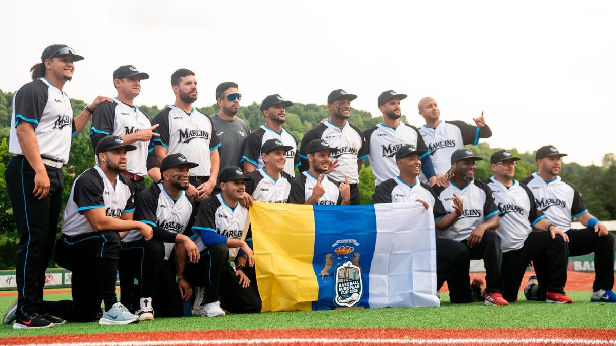 La plantilla del Tenerife Marlins celebra el título de la Baseball European Cup hace unas semanas.