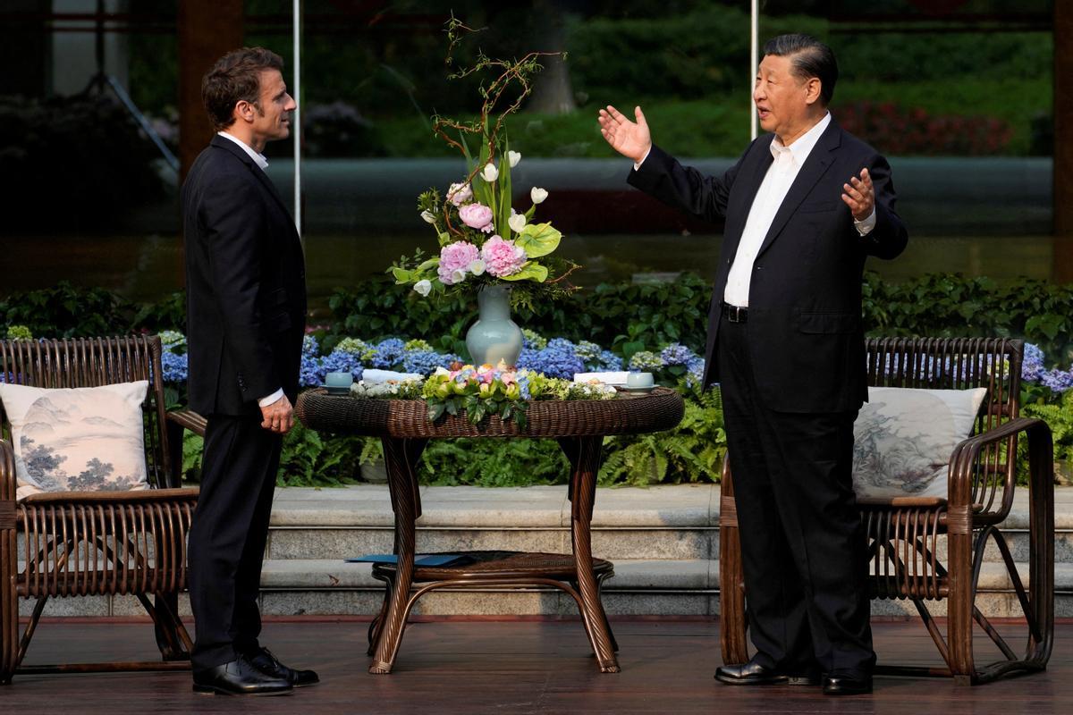 Xi Jinping ofrece la ceremonia del té a Macron en el final de su gira por China