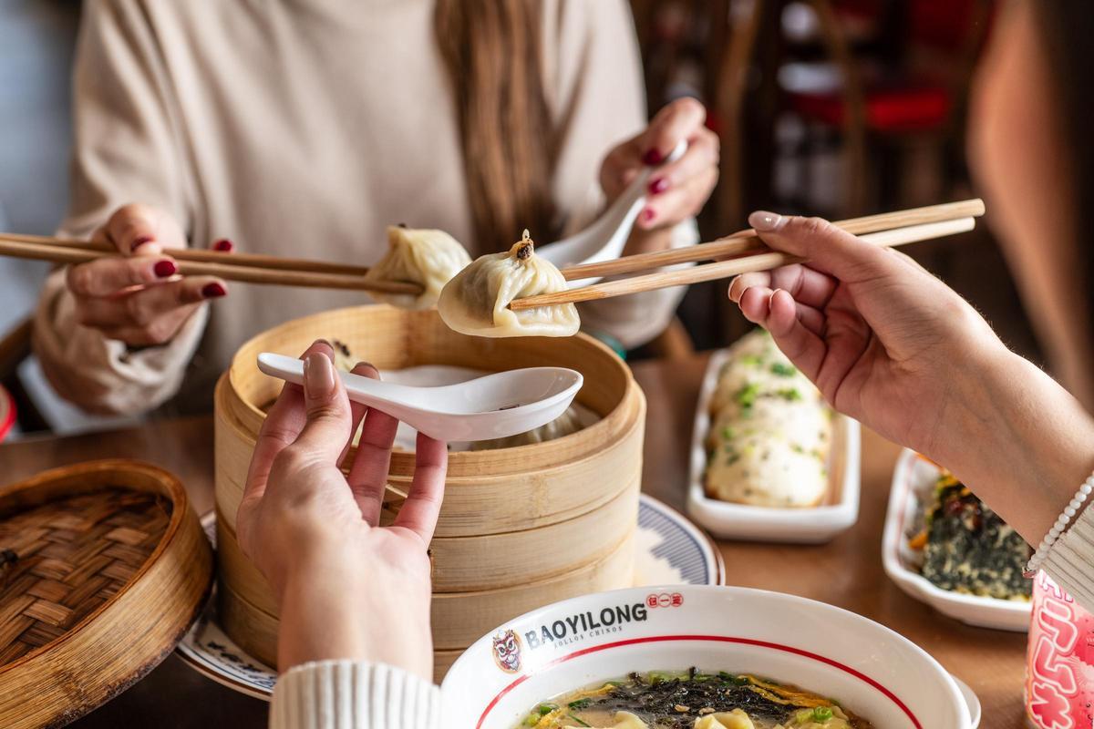 Baos de Baoyilong, uno de los bocados más populares de la gastronomía china que la marca reivindica en Madrid con recetas tradicionales.