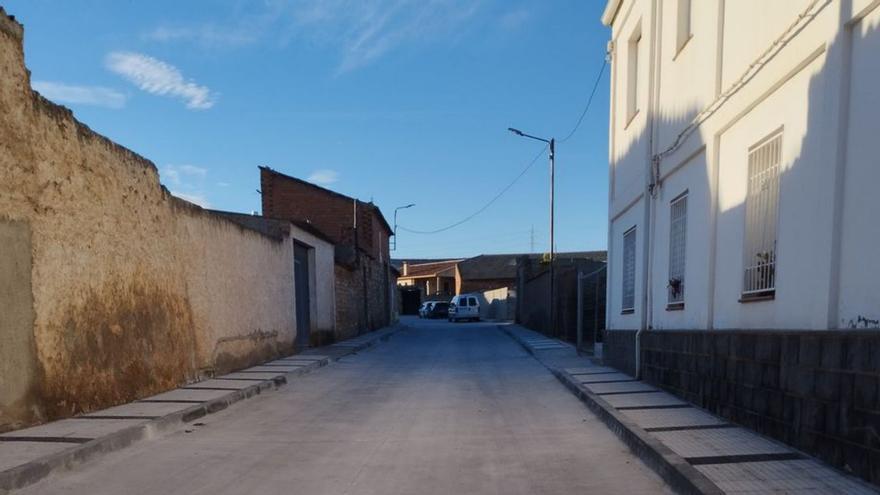 Se ha renovado el saneamiento y pavimento de la calle San Roque. | SERVICIO ESPECIAL