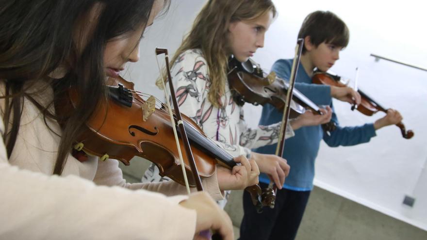 Un concierto a beneficio de Aspromivise une en Xàtiva a 150 estudiantes de música de 7 municipios