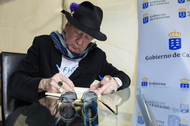 Luis Antonio de Villena, en la Feria del Libro