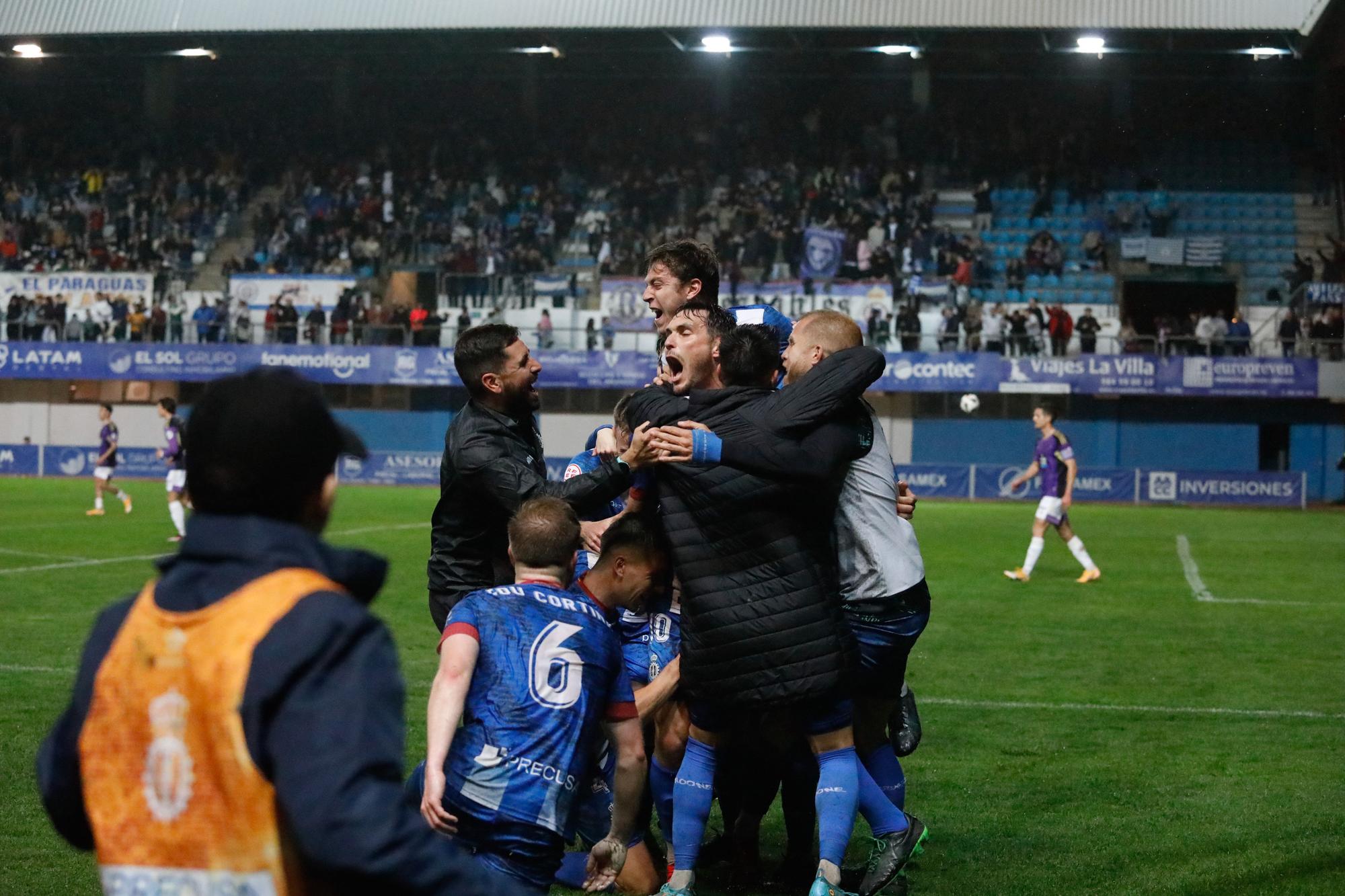 Las imágenes de la victoria (2-0) del Real Avilés antes más de 3.000 espectadores en el Suárez Puerta