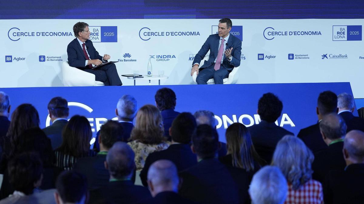 El presidente del Gobierno, Pedro Sánchez, con el presidente del Cercle d’Economia, Jaume Guardiola.