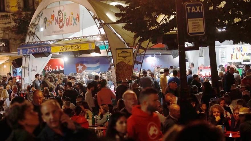 Ambiente nocturno en el Antiguo en la noche del viernes.