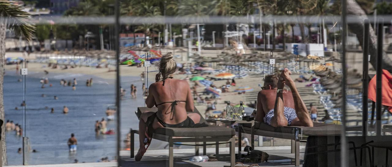 El verano pasado el turismo británico llegó a Magaluf, hasta que la vuelta de la cuarentena lo dinamitó.