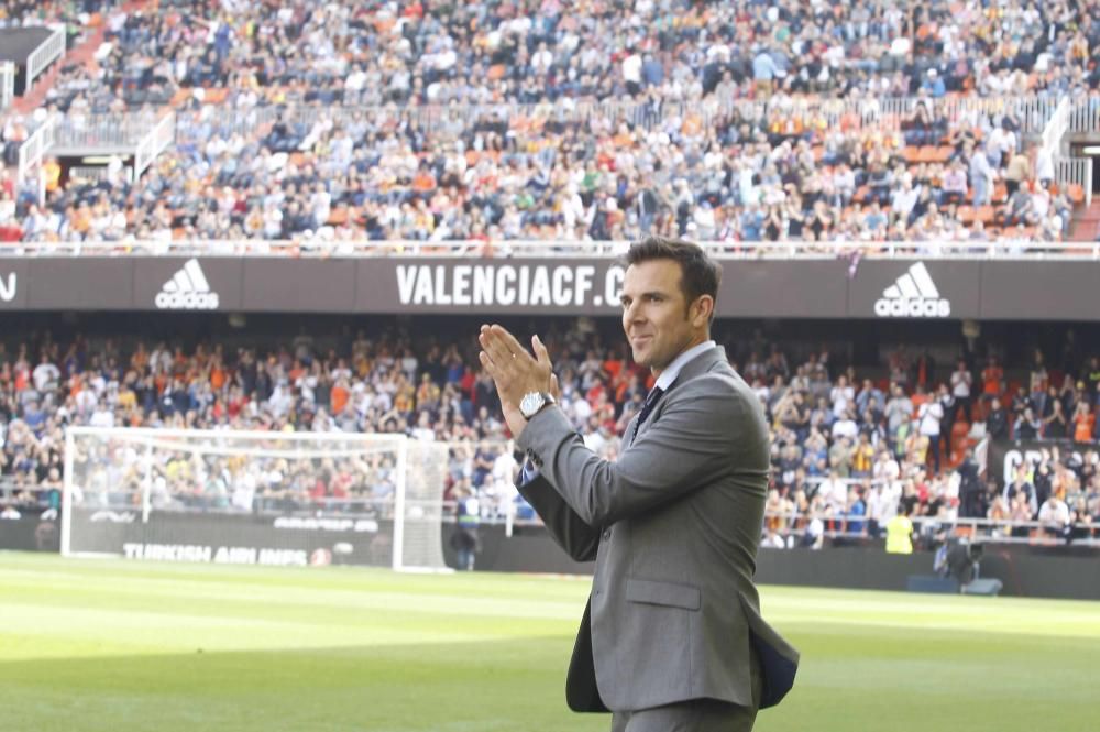 Mestalla se rinde a Carlos Marchena