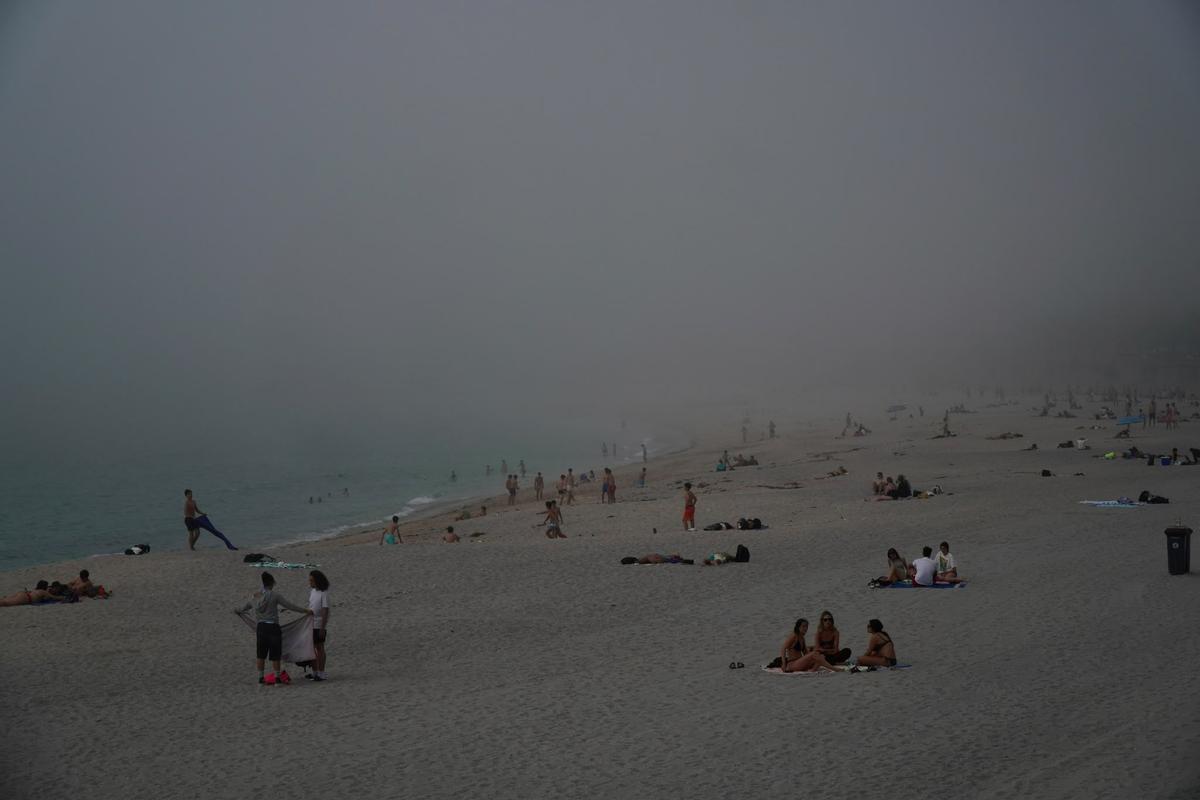 A Coruña quedó sumergida bajo la niebla este lunes A Coruña quedó sumergida bajo la niebla este lunes