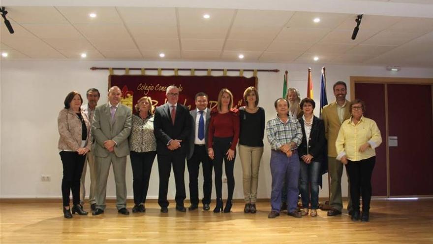 Antiguos estudiantes del Santa Ana de Almendralejo se unen en una asociación