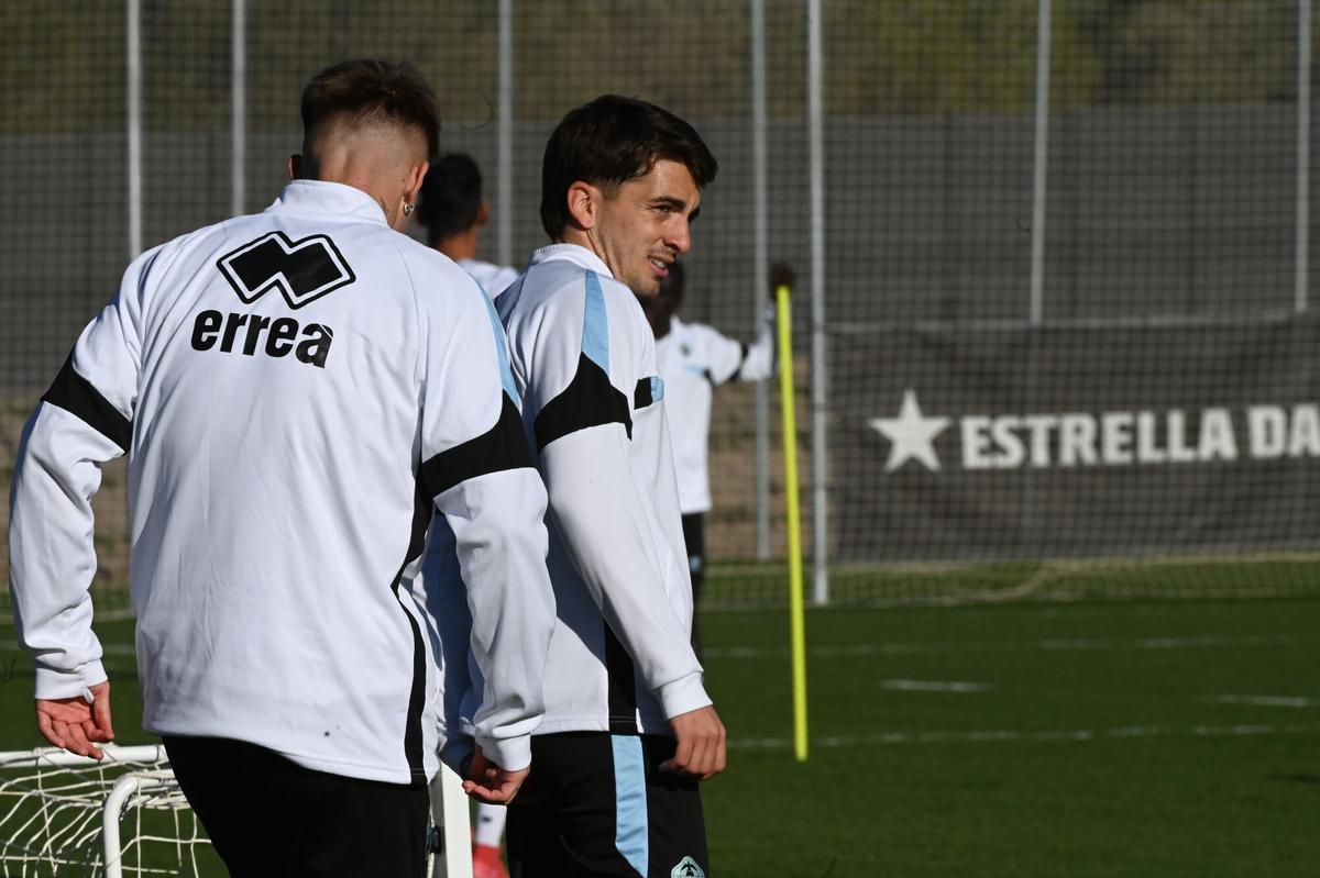 El equipo de Pablo Hernández se ejercita en la ciudad deportiva Globeenergy