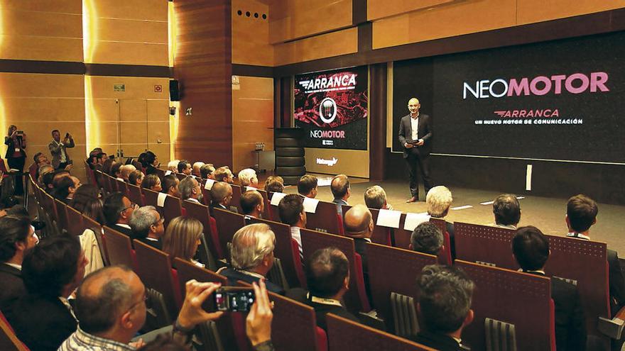 El periodista asturiano Antonio Lobato fue el encargado ayer de presentar el nuevo proyecto de Prensa Ibérica en el auditorio Naturgy de Madrid. En la foto, Lobato se dirige a los asistentes en un momento del acto.