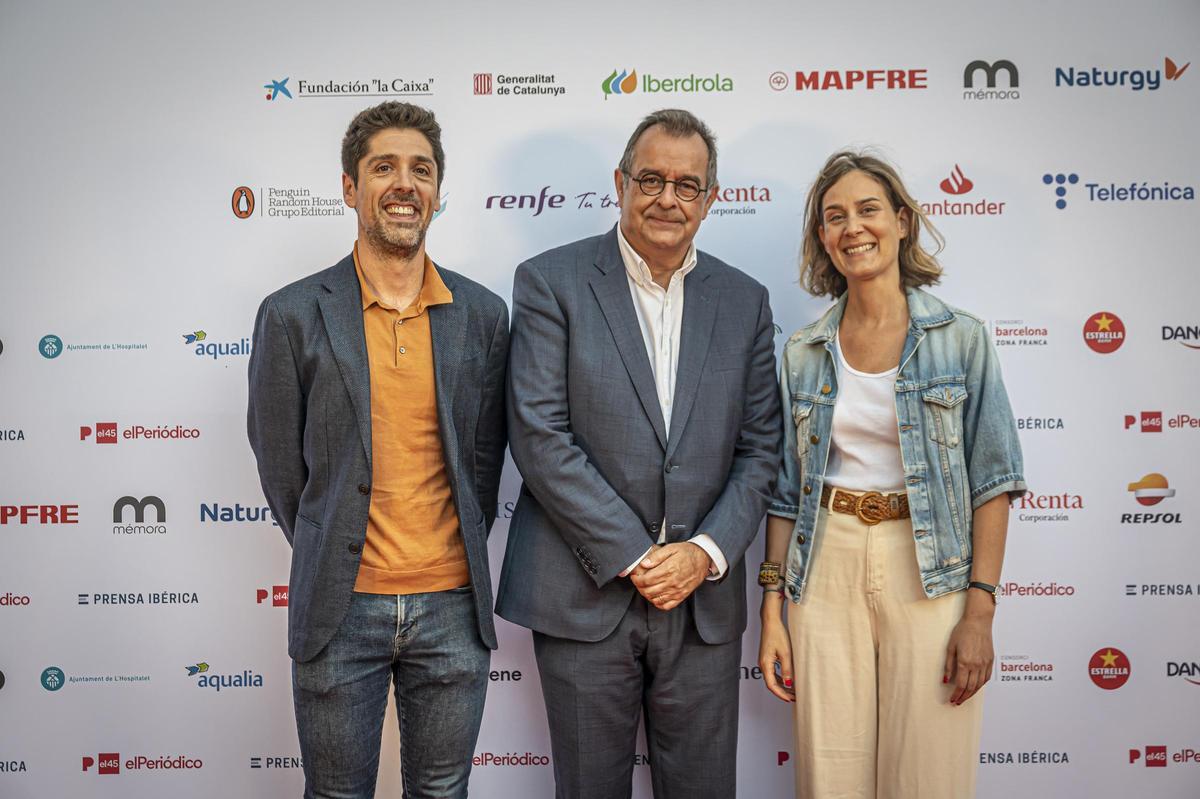 David Cid, de En Comú Podem; Albert Sáez, director de El Periódico de Catalunya; y Jéssica Albiach, de En Comú Podem.