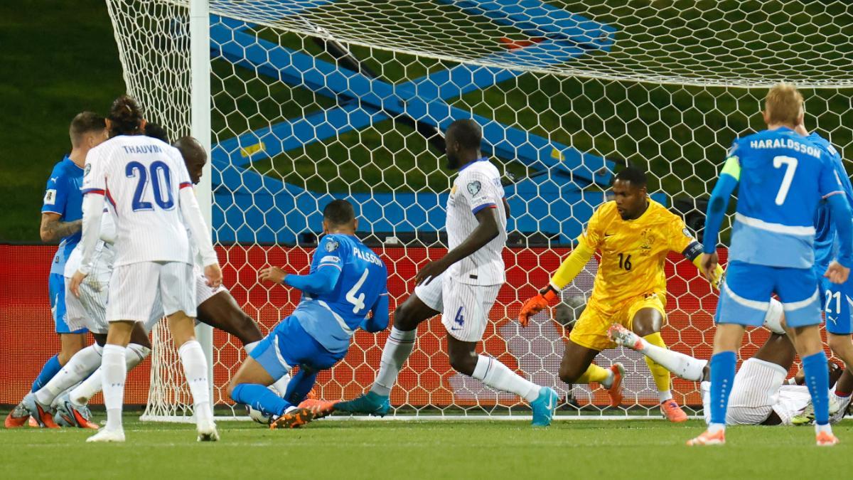 Iceland's Victor Palsson, center left, scores the opening goal during a World Cup 2026 group D qualifying soccer match between Iceland and France in Reykjavik, Monday, Oct. 13, 2025. (AP Photo/Brynjar Gunnarsson)