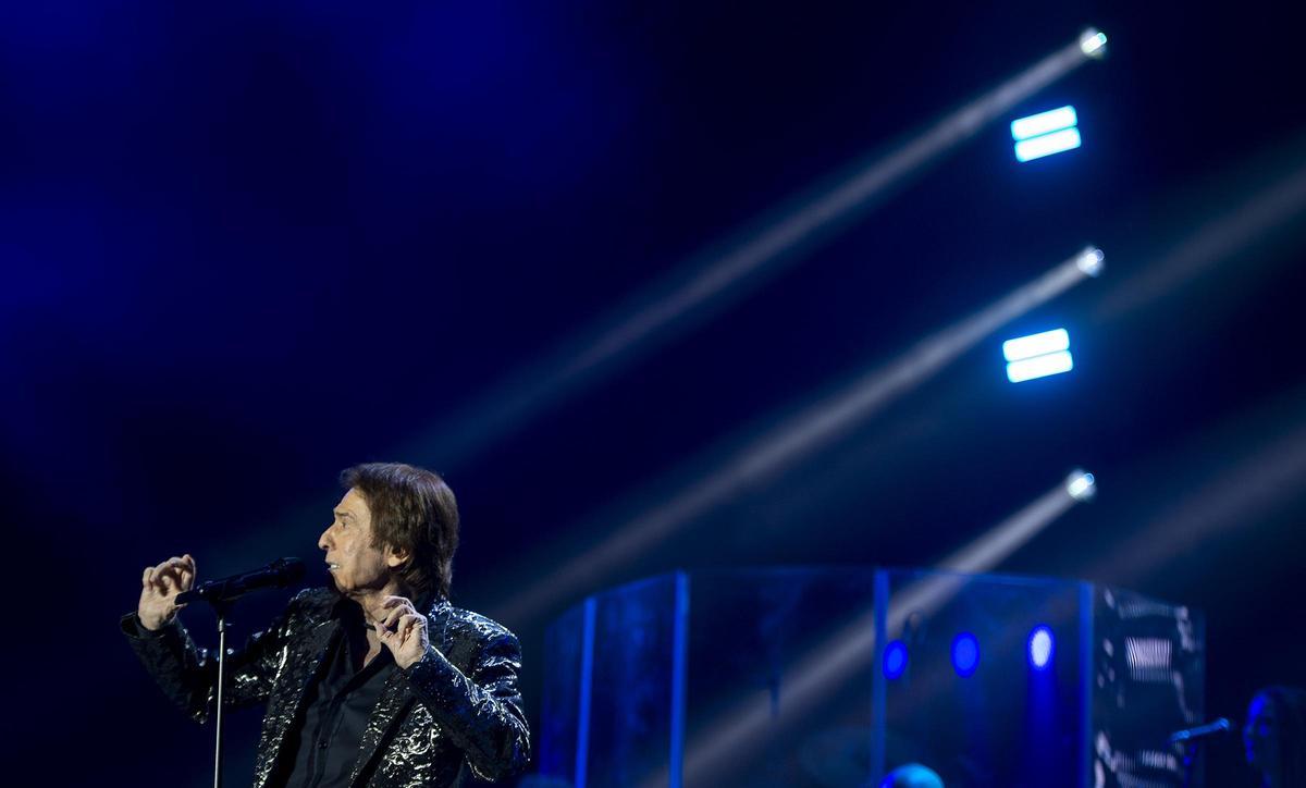 Raphael en concierto en el Palau Sant Jordi