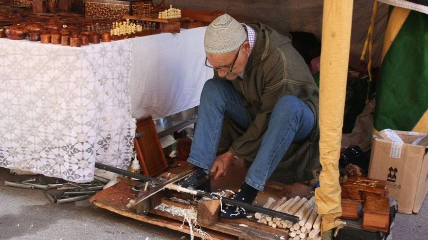Los puestos artesanales volverán a llenar las calles del casco antiguo de Almassora durante este fin de semana.