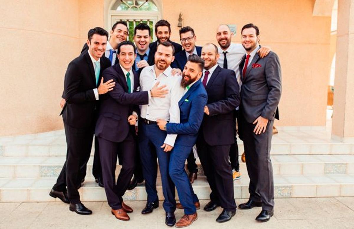 Las fotos más emocionantes de tu álbum de boda: el novio con sus amigos
