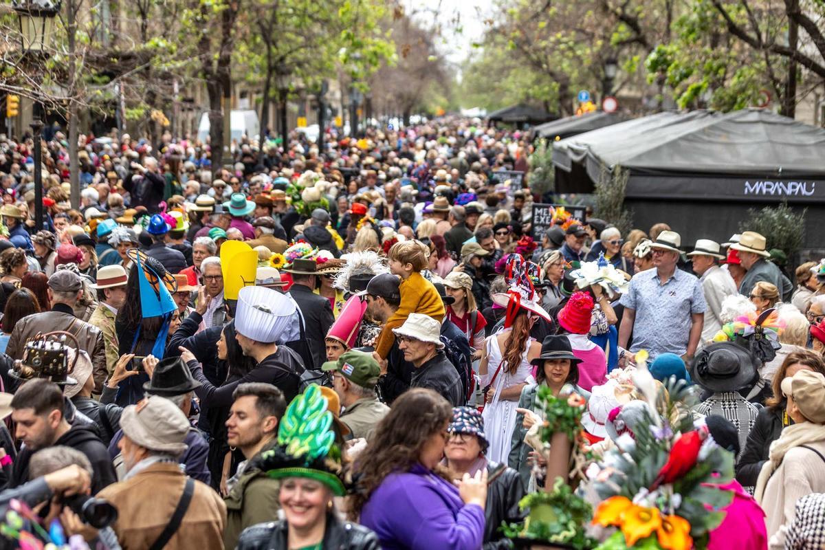 Nueva edición del Paseo con Sombrero por Barcelona