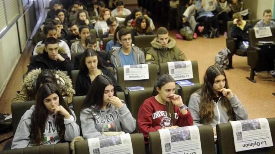 Alumnos nunha xornada formativa sobre o proxecto &#039;PrensArteixo&#039;.