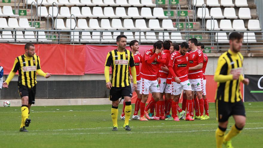 Partido entre el Real Murcia y el San Roque