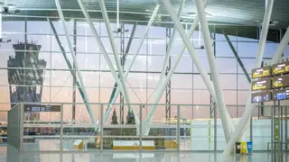Prisión provisional para los dos hombres detenidos con droga en el aeropuerto de Santiago antes de viajar a Canarias